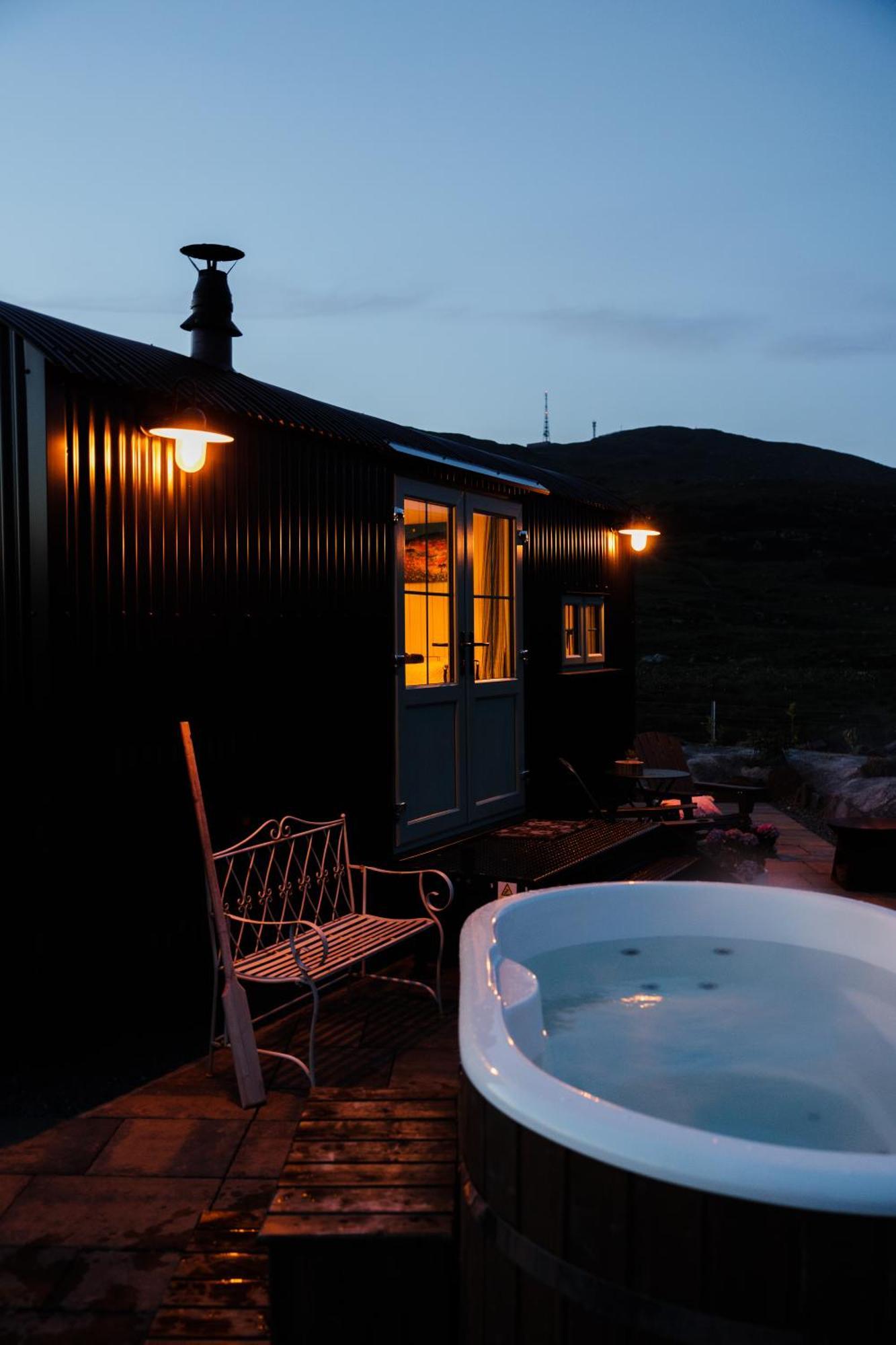Black Hut At Slieve Croob Glamping Ballyward Kültér fotó